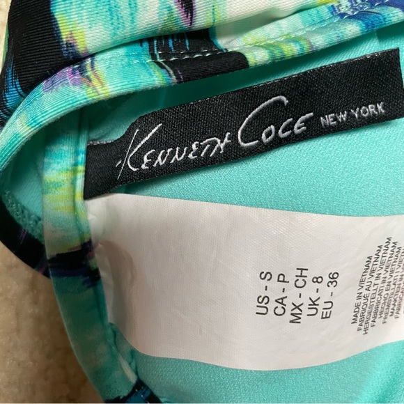Kenneth Cole New York Teal Green Bikini Top w/ Mesh Accent, Padding, & Underwire - Picture 3 of 3